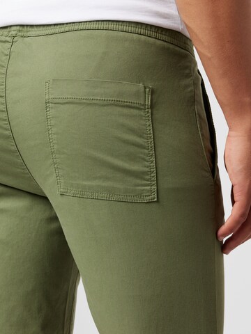 Regular Pantalon s.Oliver en vert