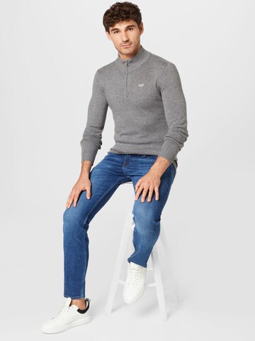 HOLLISTER Pullover in Grau