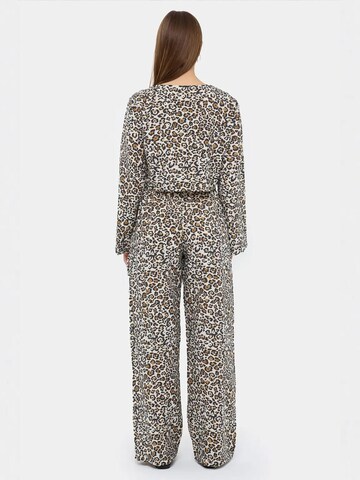 Hiccup Loungewear in Beige