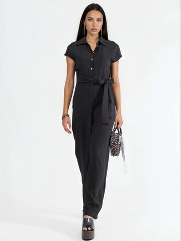 Busem Jumpsuit in Zwart
