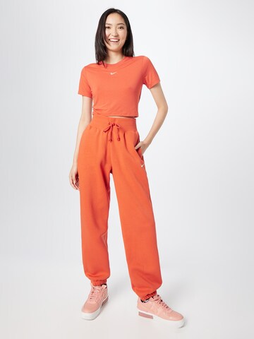 Nike Sportswear Tričko 'Essential' – červená