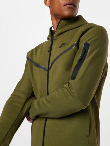 Nike Sportswear - Sudadera con cremallera en verde