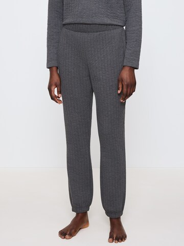 TRIUMPH - Pantalón de pijama ' Cozy Comfort Trouser Quilted ' en gris: frente