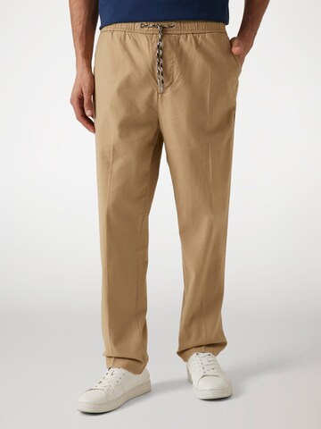 GUESS Regular Chino Pants in Beige: front