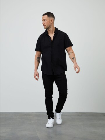 Coupe regular Chemise 'Logan' DAN FOX APPAREL en noir