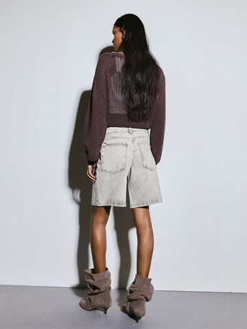 BershkaBaggy Traperice - siva boja