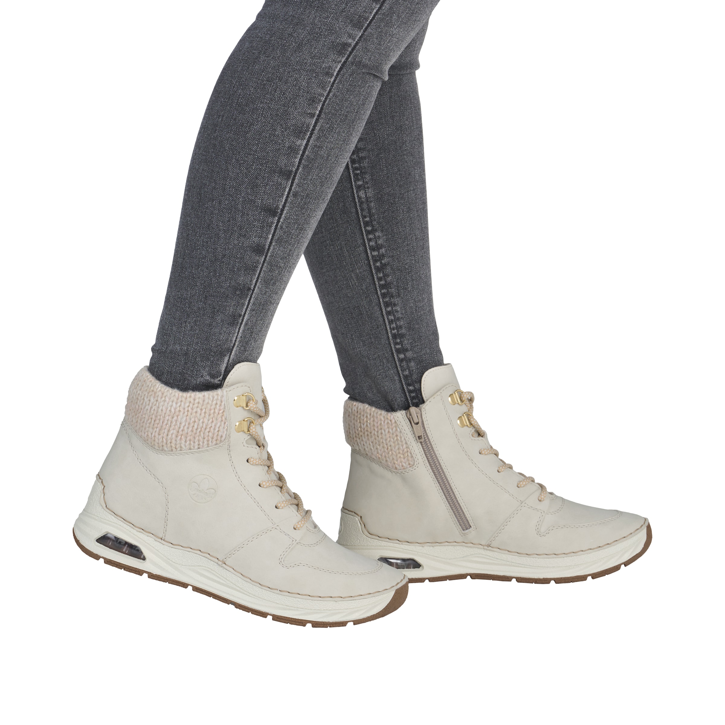 Bottes à lacets Rieker en beige : devant