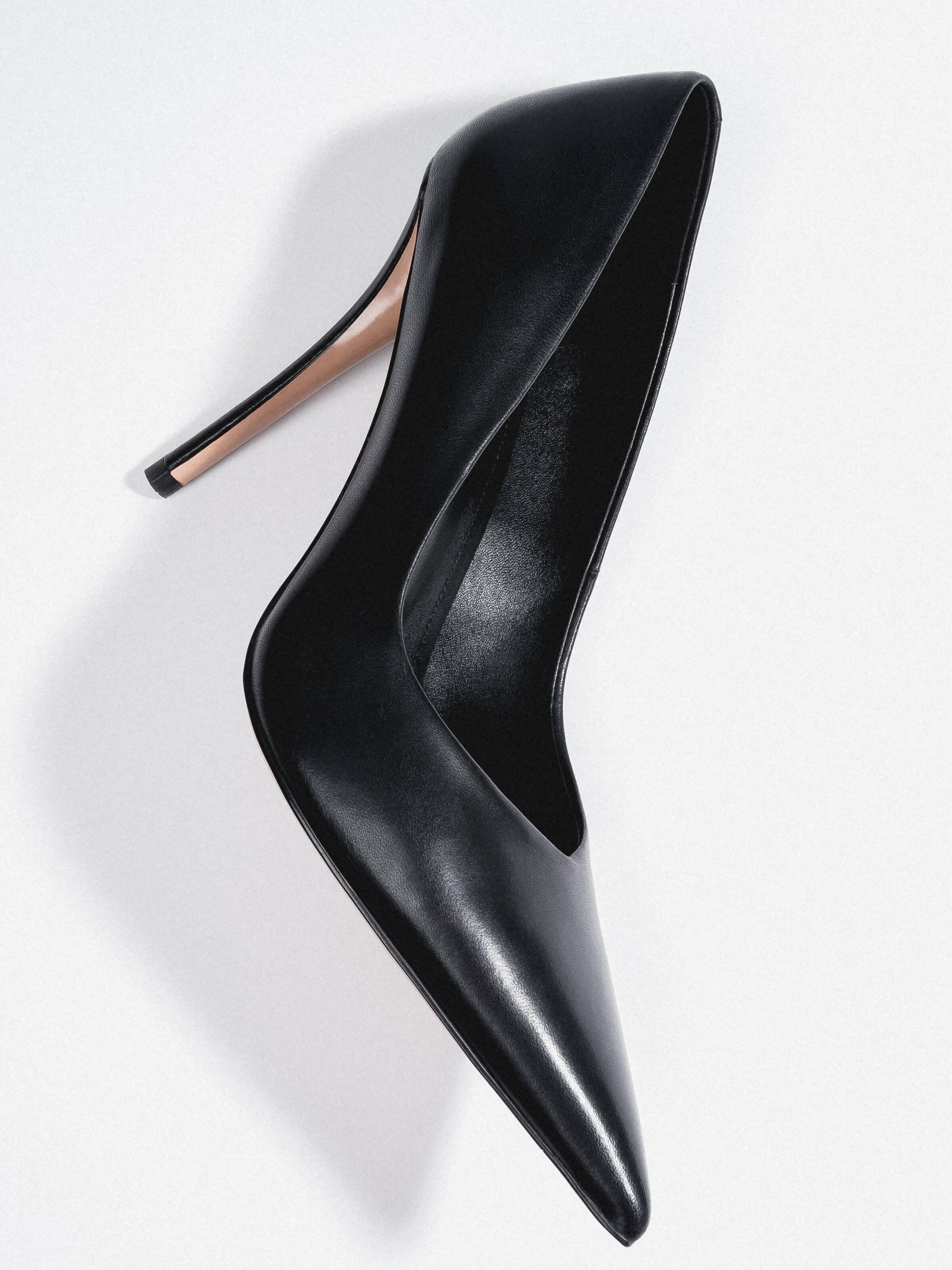 Estro High front pumps '25337-7' in Black