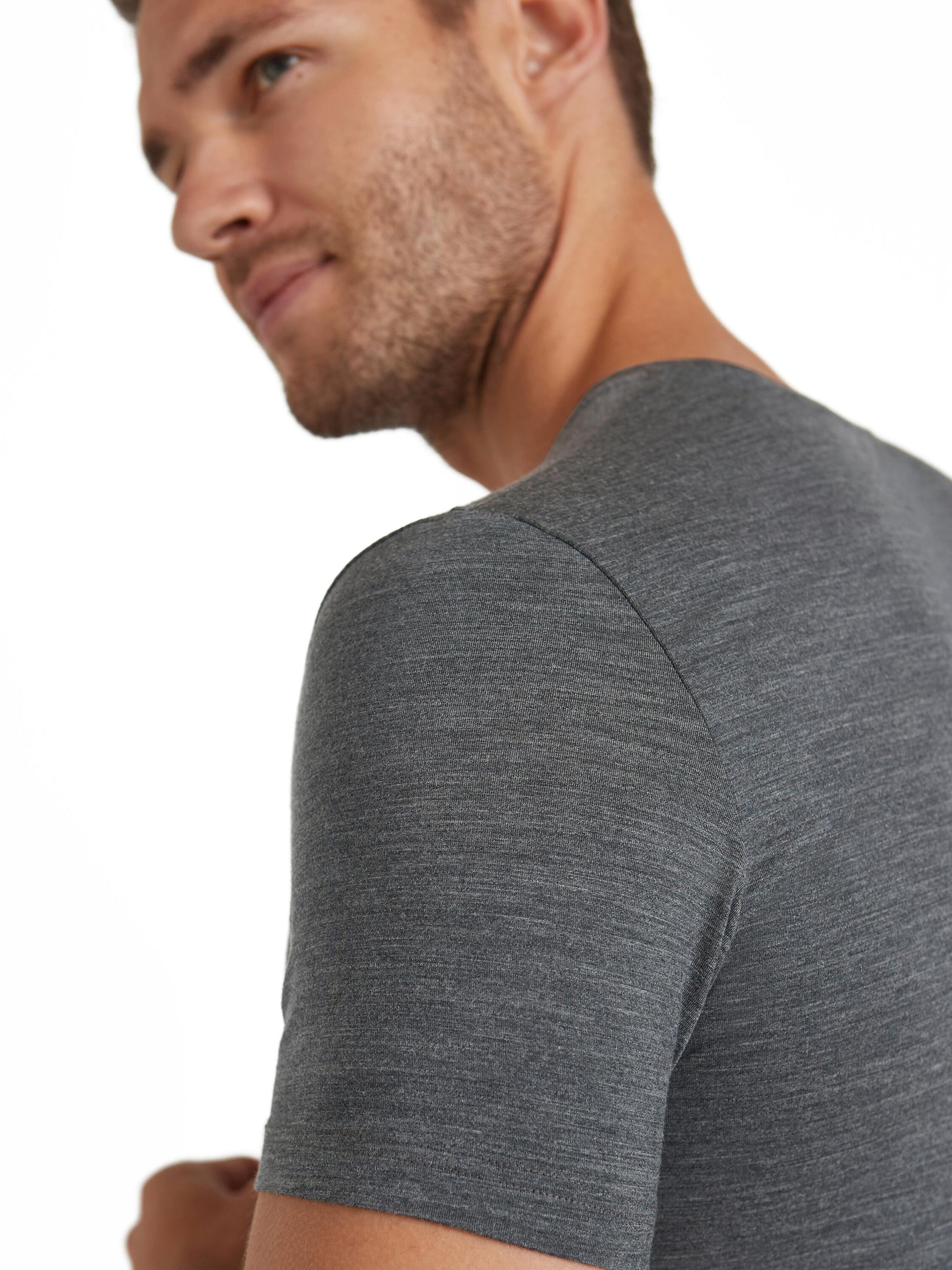 FALKE Undershirt in Grey