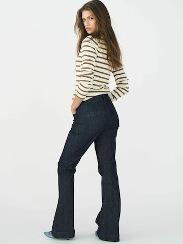 Ivy Copenhagen Flared Jeans ' Ann ' i blå