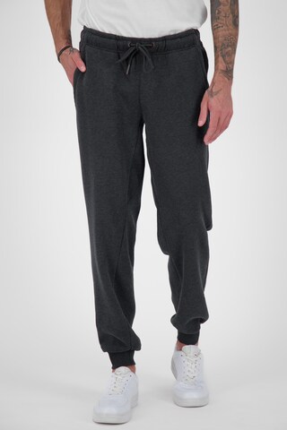 Alife and Kickin Tapered Broek 'MoeAK' in Zwart: voorkant