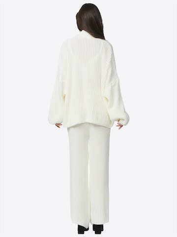 Elara Huispak in Wit