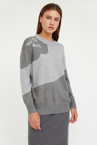 Finn Flare Pullover 'Soft Floral' in Grau: Vorderseite
