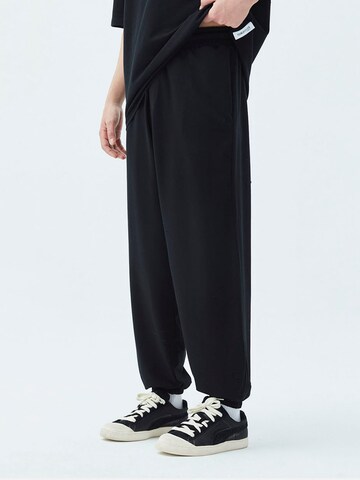 Tapered Pantaloni di VAMOS CLO in nero: frontale