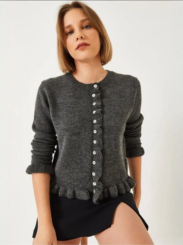 Bianco Lucci Strickjacke in Grau: Vorderseite