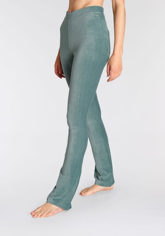 évasé Pantalon LASCANA en vert