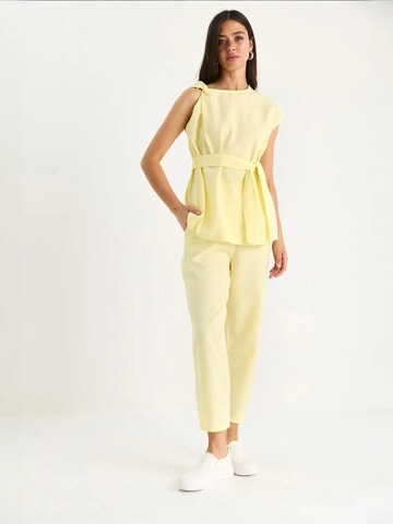 Completo pantalone di Bianco Lucci in giallo