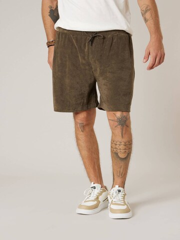 Loosefit Pantalon 'Narciso' Deeluxe en vert : devant