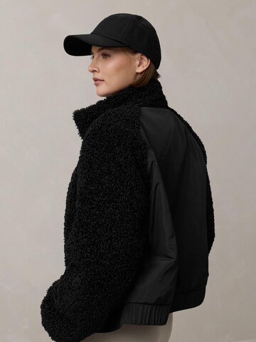 MANISA Between-season jacket in Black