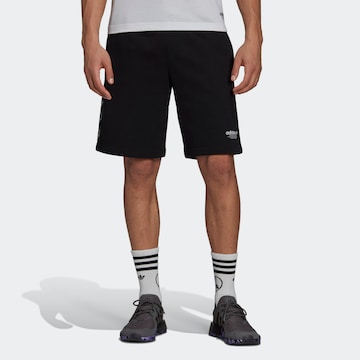 ADIDAS ORIGINALS - Regular Calças 'Graphics United' em preto: frente