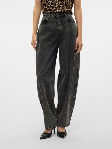 Loosefit Jeans 'VMOLLIE' di VERO MODA in grigio