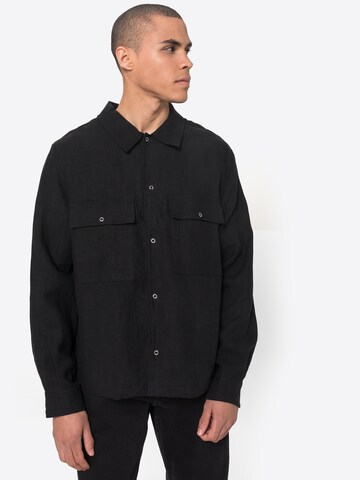 WEEKDAY Comfort fit Button Up Shirt 'Alfred' in Black: front