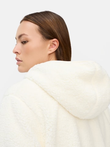 CAMEL ACTIVE Kapuzenpullover mit halbem Reißverschluss in Weiß