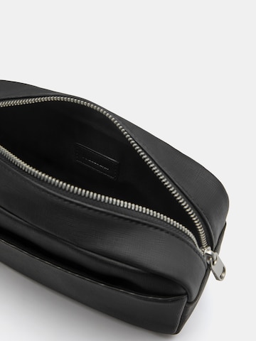 Portfard de la Pull&Bear pe negru