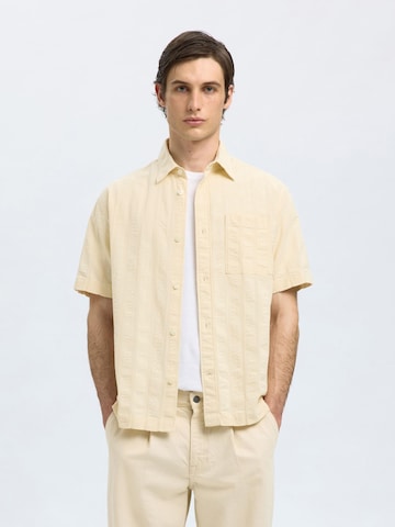 Comfort fit Camicia di SELECTED in beige: frontale