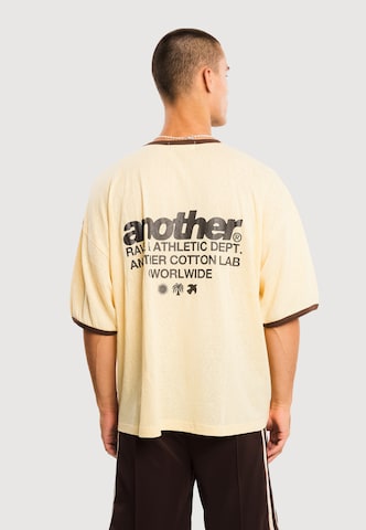 Maglietta 'Rave Dept. Ringer' di Another Cotton Lab in giallo: frontale