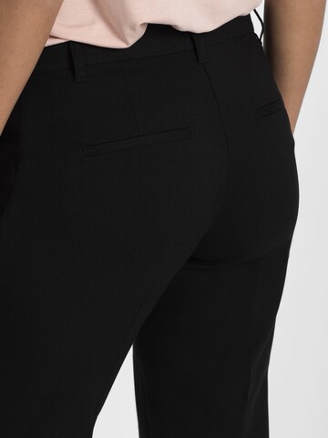 Slimfit Pantaloni di bonprix in nero