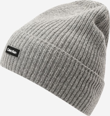 Calvin Klein Beanie in Grey: front