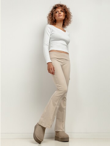 TESSITA Flared Hose in Beige