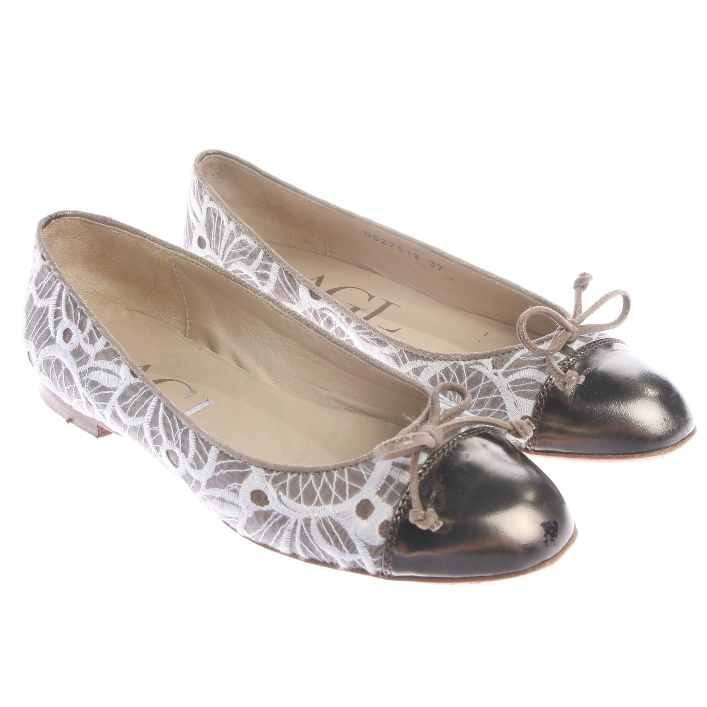 Attilio Giusti Leombruni Flats & Loafers in 37 in Gold: front