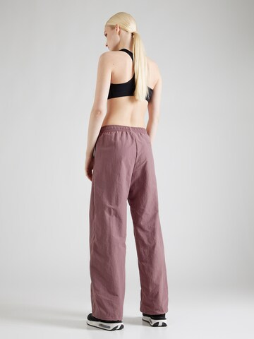 Wide Leg Pantalon à plis Nike Sportswear en marron