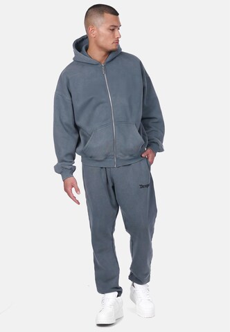Dropsize Конический (Tapered) Штаны 'Embo V3' в Серый