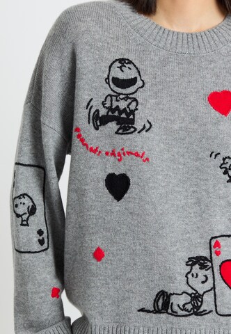 Chinti & Parker Trui 'Autumn Peanuts '25 Charlie Poker Pals' in Grijs