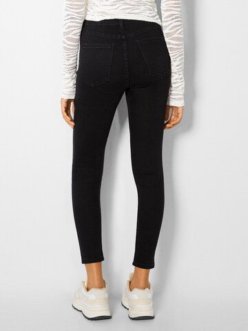 Bershka Skinny Jeans in Schwarz