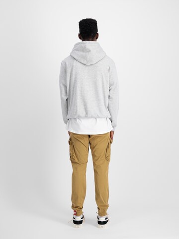 ALPHA INDUSTRIES Zwężany krój Bojówki 'Spy' w kolorze brązowy