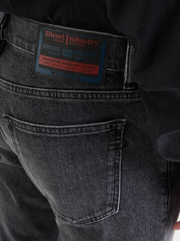 DIESEL Slimfit Kavbojke '2019 D-STRUKT' | črna barva