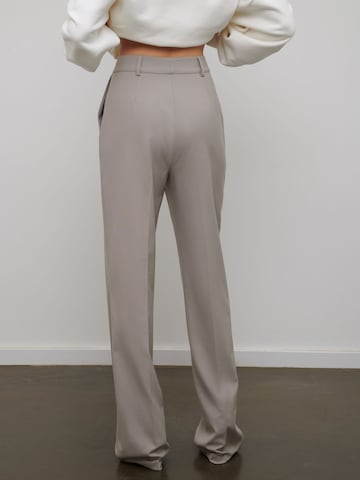 RÆRE by Lorena Rae Regular Trousers with creases 'Joy' in Grey