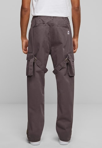 Regular Pantalon cargo Karl Kani en gris