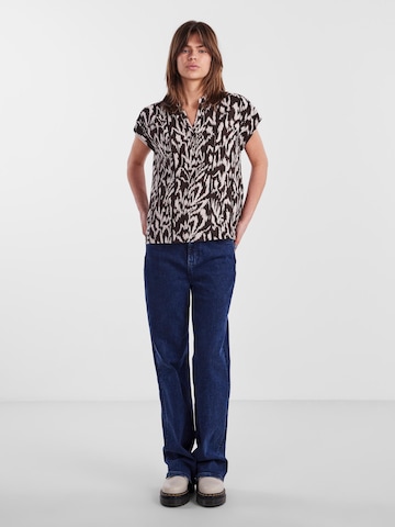 PIECES Bluse 'JEANITA' i brun