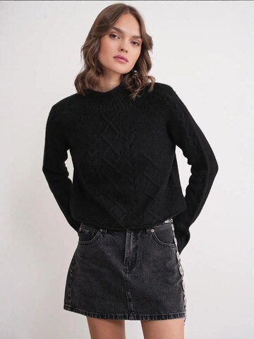 MixRay Sweater in Black: front