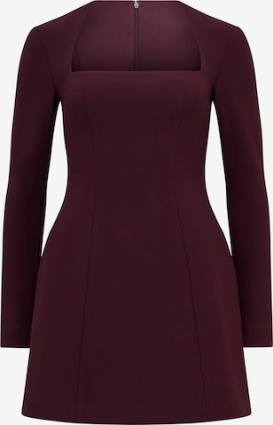 Rochie 'Ruby' de la Forever New pe roșu: față