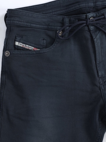 DIESEL Slimfit Jeansy 'THOMMER JOGGJEANS Superstretch & Supersoft' w kolorze niebieski