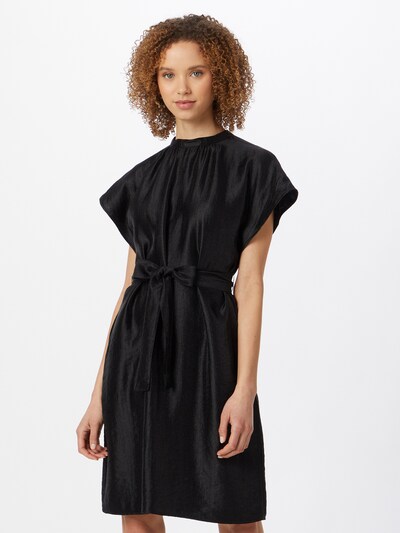 Rochie 'Tilly' Samsoe Samsoe pe negru, Vizualizare model