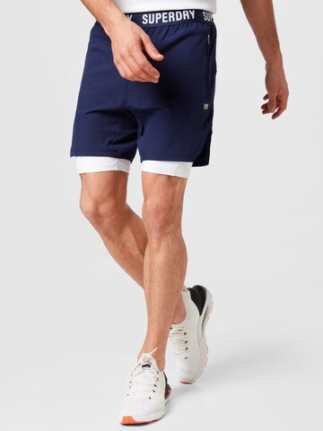 Coupe slim Pantalon de sport Superdry en bleu : devant