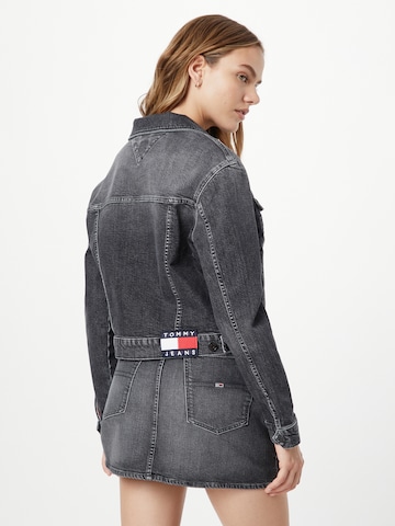 Tommy Jeans Prehodna jakna 'IZZIE' | črna barva