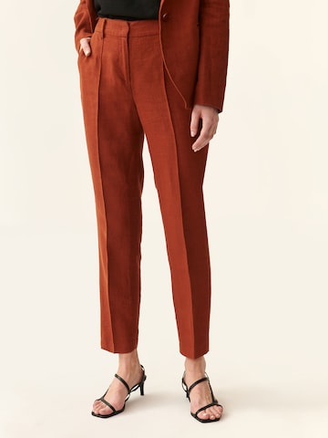 TATUUM Regular Pleated Pants 'MILO' in Orange: front